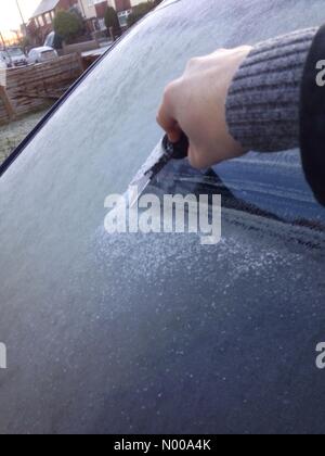 UK-Wetter - einen kalten und frostigen Start in den Tag. Reading, Berkshire, UK. Stockfoto