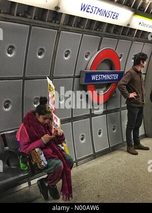 Parlament St, London, UK. 30. Januar 2017. Muslimische Verbot Demonstrant an Westminster Station Credit: Flash Kultur Fotografie/StockimoNews/Alamy Live News Stockfoto