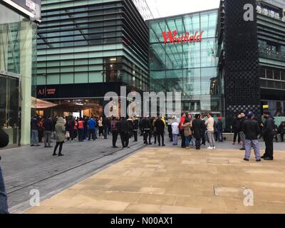 London, UK. 2. Februar 2017. Westfield Stratford wird evakuiert, 2 Feb, 10:30 Credit: Flash Kultur Fotografie/StockimoNews/Alamy Live News Bildnachweis: Flash Kultur Fotografie/StockimoNews/Alamy Live News Stockfoto