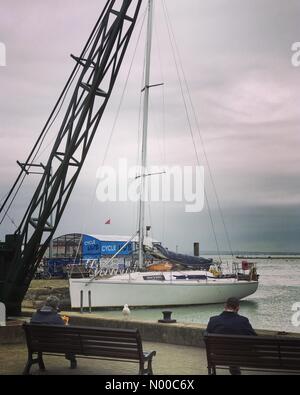 Cowes, UK. 29. März 2017. Großbritannien Wetter: Bewölkt in Cowes. Stadtkai, Cowes. 29. März 2017. Bewölkten Bedingungen über die Isle Of Wight heute Nachmittag. Der Fluss Medina in West Cowes. Bildnachweis: Jamesjagger/StockimoNews/Alamy Live-Nachrichten Stockfoto