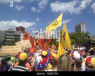 Caracas, Miranda, Venezuela. 1. April 2017. Venezolaner Protest gegen Präsident Nicolas Maduro in Caracas, 1. April 2017 Credit: Luis Molina / StockimoNews/Alamy Live News Stockfoto