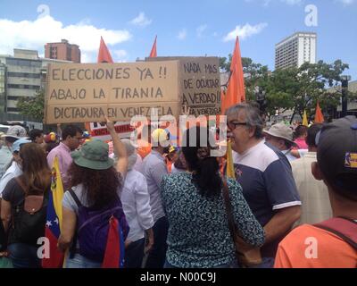 Caracas, Miranda, Venezuela. 1. April 2017. Venezolaner Protest gegen Nicolas Maduros Regierung Credit: Luis Molina / StockimoNews/Alamy Live News Stockfoto