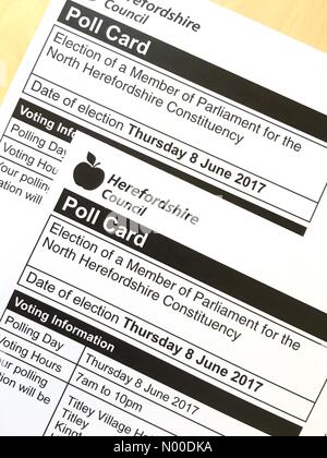 Britische Wahl - Umfrage Karten in Herefordshire heute für die Wähler stimmen für ihre lokalen Kandidaten bei den Parlamentswahlen am 8. Juni 2017 ankommen. Stockfoto