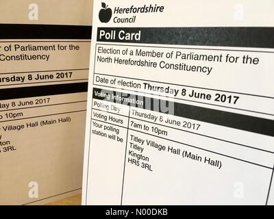 Britische Wahl - Umfrage Karten für Wähler in Herefordshire vor den allgemeinen Wahlen am 8. Juni 2017 ankommen. Stockfoto