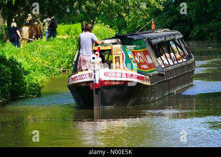 Godalming, Großbritannien. 22. Mai 2017. UK-Wetter: Heiß und sonnig in Godalming. Woolsack übrigens Godalming. 22. Mai 2017. Schönen warmen und sonnigen Wetter über den Home Counties heute. Der Fluss Wey in Godalming, Surrey. Bildnachweis: Jamesjagger / StockimoNews/Alamy Live News Stockfoto