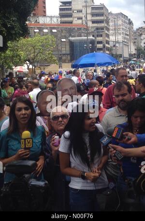 AV-Abraham Lincoln, Caracas, Distrito Capital, Venezuela. 17. Juni 2017. Venezolanische Kongressabgeordnete Delsa Solorzano im Gespräch mit der Presse im März des Glaubens in Caracas Credit: Luis Molina/StockimoNews/Alamy Live News Stockfoto