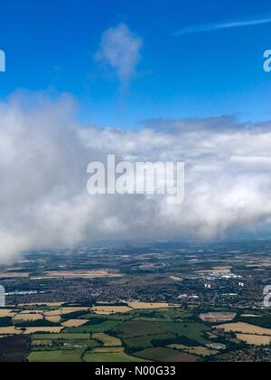 Alten Watling Street, Flamstead, St Albans AL8HL, UK. 30. Juli 2017. Großbritannien Wetter: Bewölkt, in London. Der Flughafen London Luton, Luton. 30. Juli 2017. Niederdruck-Bedingungen weiterhin bewölktem Wetter nach Südengland zu bringen. Luton in Bedfordshire. Bildnachweis: Jamesjagger/StockimoNews/Alamy Live-Nachrichten Stockfoto