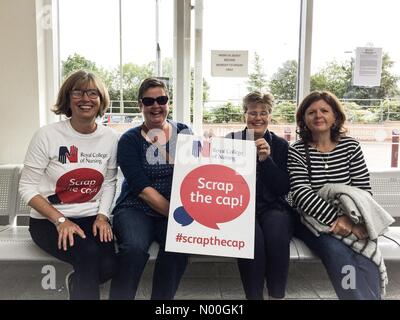 Terrett Ave., Oxford, UK. 06 Sep, 2017. Mitglieder von Oxfordshire RCN Groupon Route nach London für #scrapthecap Credit: Bridget1/StockimoNews/Alamy leben Nachrichten Stockfoto