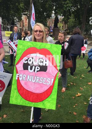 302, London, UK. 06 Sep, 2017. September 2017 London Tausende von Krankenschwestern in Parliament Square versammelten sich heute zu protestieren gegen die Regierungen die Zahlen, in die grösste Kundgebung der RCN-Kredit: Bridget1/StockimoNews/Alamy Leben Nachrichten organisiert Stockfoto