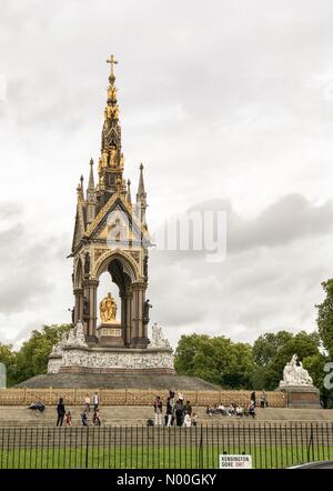 Kensington Road, London, UK. 10 Sep, 2017. UK Wetter: bewölkt in London. Kensington Gore, London. 10. September 2017. Niedriger Druck Bedingungen über die Hauptstadt heute fortgesetzt, Wolken und Regen. Hyde Park in London. Credit: jamesjagger/StockimoNews/Alamy leben Nachrichten Stockfoto