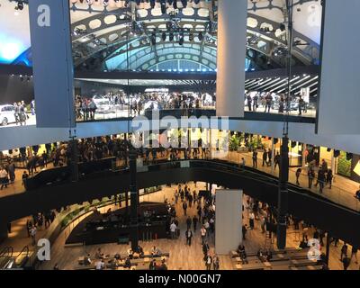 Frankfurt am Main, Deutschland. 12. September 2017. Frankfurt Motor Show 2017 Presse tag Vorschau von neuen Autos. Innenraum der Große Mercedes Hall. Credit: highbrow/StockimoNews/Alamy leben Nachrichten Stockfoto