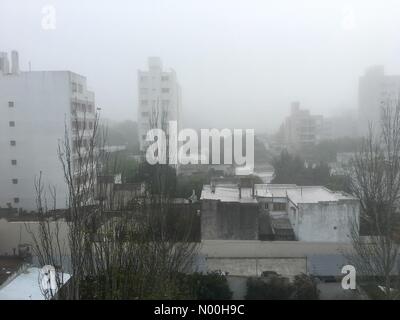 Calle 14 1472, csb La Plata, Buenos Aires, Argentinien. 18 Okt, 2017. Tag mit viel Nebel in die Stadt La Plata, Argentinien Credit: Federico Julien/stockimonews/alamy leben Nachrichten Stockfoto