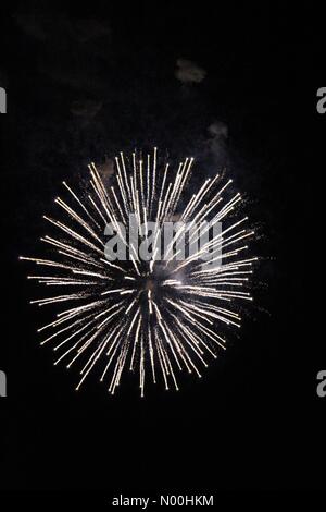 London, Großbritannien. 5 Nov, 2017. Feuerwerk, Tower Hamlets, London Quelle: dawud Marsh/stockimonews/alamy leben Nachrichten Stockfoto