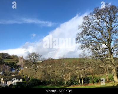 Marldon, Paignton, Großbritannien. 11 Feb, 2018. UK Wetter: Regenbogen über Marldon. Love Lane, Marldon. 11. Februar 2018. Winterliches Wetter in South Devon heute Morgen. Ein Regenbogen über Marldon in der Nähe von Torquay in South Devon. Credit: jamesjagger/StockimoNews/Alamy leben Nachrichten Stockfoto