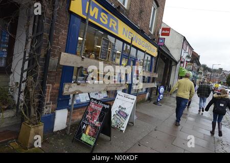 Ashbourne, Großbritannien. 13 Feb, 2018. Faschings Fußball, Ashbourne, Derby, Großbritannien. 13. Februar 2018. In Bild, Geschäfte an Bord bis vor heutigem Festival. Credit: Byron Kirk 1/StockimoNews/Alamy leben Nachrichten Stockfoto