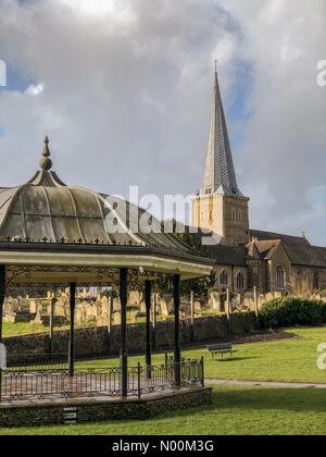 Godalming, Großbritannien. 04 Mär, 2018. UK Wetter: Sonnig in Godalming. Dekanat Road, Godalming. 04. März 2018. Viel milder Witterung für zu Hause Grafschaften heute. Sonnige Intervalle in Godalming, Surrey. Credit: jamesjagger/StockimoNews/Alamy leben Nachrichten Stockfoto