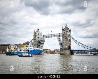 London, Großbritannien. 16 Apr, 2018. RV Cefas Endeavour, eine ocean-going Fischerei Forschungsschiff von Lowestoft und durch das Zentrum für Umwelt, Fischerei und Aquakultur Wissenschaft (Cefas) betrieben, kommt in London Quelle: af8 Bilder/StockimoNews/Alamy leben Nachrichten Stockfoto