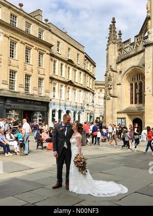 Bath, England 21 Apr 2018 ein schöner Tag für eine Hochzeit mit teilweise bewölktem Himmel und 22 C. Credit: Lisa Werner/StockimoNews/Alamy leben Nachrichten Stockfoto