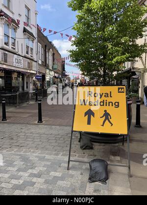 Windsor, Großbritannien. 18 Mai, 2018. Königliche Hochzeit Schild Credit: philipmbarnes/StockimoNews/Alamy leben Nachrichten Stockfoto