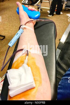 Pewaukee, USA. 22. Mai, 2018. Feuerwache Open House & Blood Drive, 22. Mai 2018, Pewaukee, WI, USA, Lissabon Feuerwehr hält Touren und Gemeinschaft Blood Drive, DianaJ/StockimoNews/Alamy Credit: Diana J./StockimoNews/Alamy leben Nachrichten Stockfoto