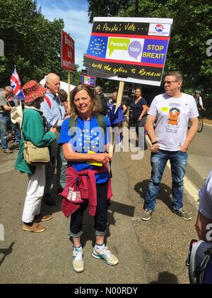 Brexit Menschen Abstimmung März London UK - Am Samstag, den 23. Juni 2018 in London - Tausende Demonstranten sammeln durch Whitehall bis März eine öffentliche Abstimmung über die endgültige Brexit Angebot zu Nachfrage Stockfoto