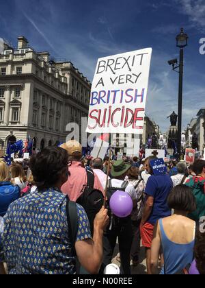 Brexit Menschen Abstimmung März London UK - Am Samstag, den 23. Juni 2018 in London - Tausende Demonstranten März durch Whitehall eine öffentliche Abstimmung über die endgültige Brexit Angebot zu Nachfrage Stockfoto