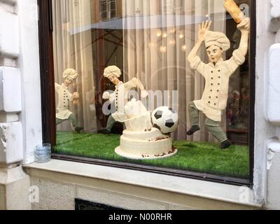 FIFA WM Wien, Österreich, 26. Juni 2018 eine lustige Anzeige in einer Bäckerei Fenster in Wien. Credit: Lisa Werner/StockimoNews/Alamy leben Nachrichten Stockfoto