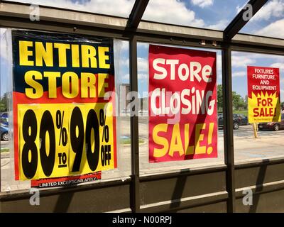 Brookfield, WI, USA. 28 Jun, 2018. Toys "R" Us Schließung, 28. Juni 2018, Brookfield, WI, Toys "R" Us Brookfield Lage schließt einen Tag vor der Schließung aller US-Standorte am Freitag, DianaJ/StockimoNews/Alamy Credit: Diana J./StockimoNews/Alamy leben Nachrichten Stockfoto