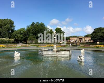 UK Wetter: Sonnig in Blackpool. Die italienischen Gärten und Art déco-Café im Stanley Park, Blackpool Stockfoto