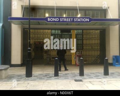 London, Großbritannien. 11 Sep, 2018. 11.09.2018, Bond Street, London bewaffnete Polizisten vorhanden außerhalb der Bond Street Station nach einem Notfall Evakuierung der Station Credit: Emin Ozkan/StockimoNews/Alamy leben Nachrichten Stockfoto