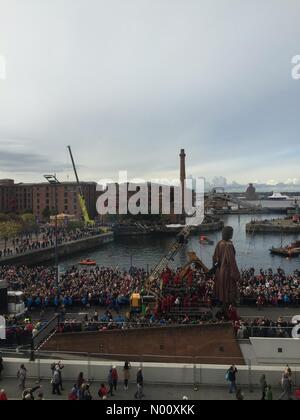 Liverpool, Großbritannien. Vom 6. Oktober 2018. Riese am Albert Dock. Credit: Ian molyneux/StockimoNews/Alamy leben Nachrichten Stockfoto