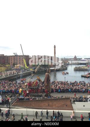 Liverpool, Großbritannien. Vom 6. Oktober 2018. Riese am Albert Dock. Credit: Ian molyneux/StockimoNews/Alamy leben Nachrichten Stockfoto