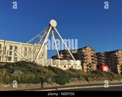 Weston-super-Mare, Großbritannien. 22. Oktober, 2018. Die Weston Rad, ein großes Rad am Meer, ist vor dem Angriff der Winterstürme demontiert. Credit: keithramsey/StockimoNews/Alamy leben Nachrichten Stockfoto