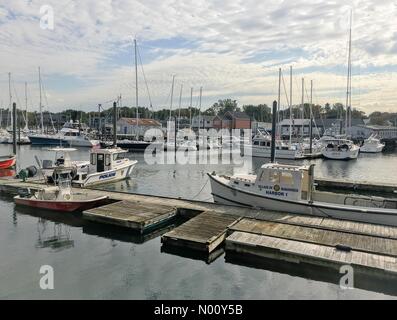 Mamaroneck, New York, USA. 22. Oktober, 2018. USA WETTER 22 Okt 2018 - Harbor Point Park, Mamaroneck, NY: Boote im Hafen als Wolken die Sonne, aber die Temperaturen kühl bleiben in den hohen 40s F. Stockimo Live News/Marianne Campolongo Credit: Marianne A. Campolongo/StockimoNews/Alamy leben Nachrichten Stockfoto