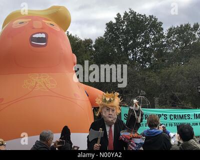 New York, USA. 28 Okt, 2018. Anzuklagen Trump rally Battery Park, New York City, USA, am 27. Oktober 2018 von Kaye's Bilder Kredite aufgenommen: Laurie allread/StockimoNews/Alamy leben Nachrichten Stockfoto