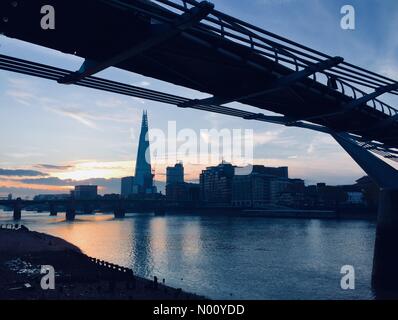 Themse, London. 6. Nov 2018. UK Wetter: Sonnenaufgang über der Themse Credit: Schritt/StockimoNews/Alamy leben Nachrichten Stockfoto