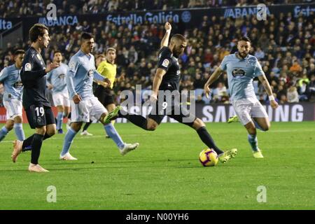 Vigo, Spanien. 11 Nov, 2018. Karim Benzema zweiten Gol, La Liga Match zwischen Real Club Celta de Vigo und Real Madrid in Balaidos Stadium; Vigo; Score 2-0. Credit: Brais Seara/Alamy Live News Credit: Brais Seara/StockimoNews/Alamy leben Nachrichten Stockfoto