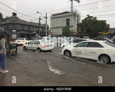 Richmond, Victoria, Australien. 14. Dezember, 2018. Überschwemmung im Swan Street Richmond Victoria nach Gewitter Credit: Amanda Shackleton 1/StockimoNews/Alamy leben Nachrichten Stockfoto