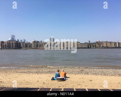 Rotherhithe, London, UK. 21. Apr 2019. Sonnig in London. Credit: Susannah Jayes/StockimoNews/Alamy leben Nachrichten Stockfoto