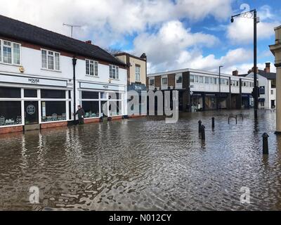 Shrewsbury, Shrophire, Großbritannien. Februar 2020. Lokale Geschäfte überschwemmt im Coleham-Teil der Stadt, während der Fluss Severn neue Höhen erreicht. Credit: Steven May/StockimoNews/Alamy Live News Stockfoto