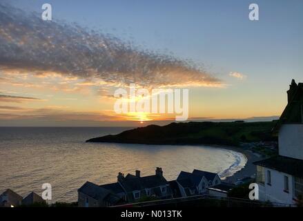 Langland Bay in der Nähe von Swansea. November 2020. UK Wetter: Am späten Nachmittag geht die Sonne über der Langland Bay bei Swansea am Ende eines kühlen Tages unter. Quelle: Phil Rees/StockimoNews/Alamy Live News Stockfoto