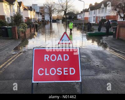 UK Wetter- Hochwasser Hereford- Hereford Herefordshire UK - Donnerstag, 21. Januar 2021 - der Fluss Wye hat begonnen, das Gebiet der Greyfriars wieder zu überfluten. Aufgrund der Spitzenzeiten an diesem Abend Kredit: Steven May/StockimoNews/Alamy Live News Stockfoto