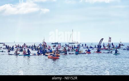 Gylly Beach, Falmouth, Cornwall, Großbritannien. Juni 2021. G7 protestieren in Falmouth, Cornwall, Großbritannien. Kredit: Nidpor/Alamy Live Nachrichten Kredit: Nidpor/StockimoNews/Alamy Live Nachrichten Stockfoto