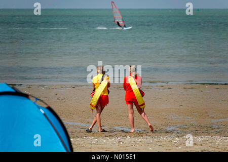 UK Wetter: Windig in Minnis Bay. Minnis Bay, Margate. August 2021. Die Winde im Osten verstärken sich heute. Windsurfer genießen die Bedingungen in Minnis Bay in der Nähe von Margate in Kent. Kredit: Jamesjagger/StockimoNews/Alamy Live Nachrichten Stockfoto