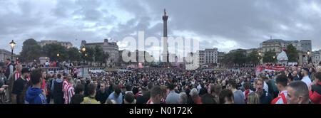 London, Großbritannien. 20.. Mai 2022. Sunderland-Fans übernehmen den Trafalgar Square vor ihrem League One Play-off-Finale in Wembley gegen Wycombe Wanderers. Kredit: Paul Swinney / StockimoNews/Alamy Live Nachrichten Stockfoto