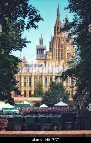 London, Großbritannien. 16. September 2022. Schlange für Queen, die im Bundesstaat Westminster, London, Großbritannien liegt. 16.. September 2022. Kredit: Nidpor / StockimoNews/Alamy Live Nachrichten Stockfoto