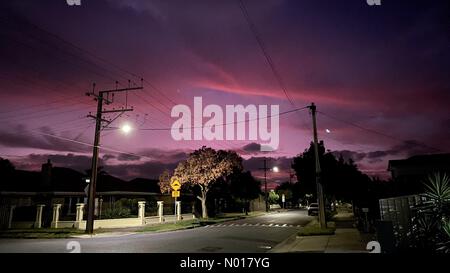 Adelaide, Australien. 14. Januar 2023. Farbenfroher Sonnenuntergang, Adelaide, Australien. Kredit: amer ghazzal / StockimoNews / Alamy Live News Stockfoto