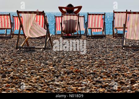 Bier, Devon. 13. Mai 2023 Wetter in Großbritannien: Herrlicher Sonnenschein am Beer Beach in Devon, Großbritannien. 13. Mai 2023. Credit nidpor Credit: Nidpor/StockimoNews/Alamy Live News Stockfoto