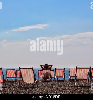 Bier, Devon. 13. Mai 2023 Wetter in Großbritannien: Herrlicher Sonnenschein am Beer Beach in Devon, Großbritannien. 13. Mai 2023. Credit nidpor Credit: Nidpor/StockimoNews/Alamy Live News Stockfoto