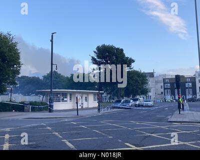 Brighton, Großbritannien. 15. Juli 2023. Albion Hotel, Brighton, Großbritannien, in Flammen und in Rauch von der alten Steine. Kredit: Francesca Moore/StockimoNews/Alamy Live News Kredit: Francesca Moore/StockimoNews/Alamy Live News Stockfoto